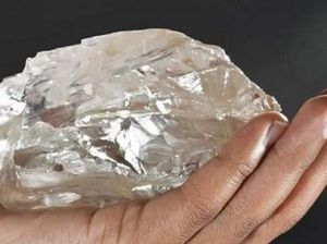 Penampakan Batu Berlian Terbesar Kedua di Botswana Penampakan Batu Berlian Terbesar Kedua di Botswana
