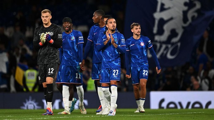 LONDON, ENGLAND - AUGUST 22: Filip Joergensen and Malo Gusto of Chelsea acknowledges the fans after victory in the UEFA Europa Conference League Play-Off 1st leg match between Chelsea v Servette FC at Stamford Bridge on August 22, 2024 in London, England. (Photo by Darren Walsh/Chelsea FC via Getty Images)