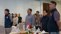 Persatuan Sepak Bola Seluruh Indonesia (PSSI) bekerjasama dengan Bank Mandiri selama tiga tahun yang membuat PSSI mendapatkan komitmen dana sponsor sebesar 80 miliar per tahun untuk membangun timnas Indonesia.
