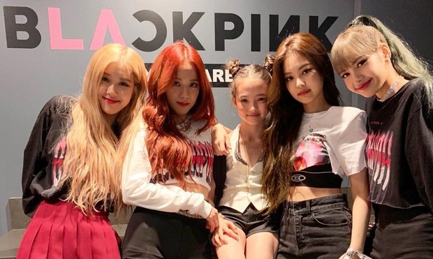 Ella Gross bersama member BLACKPINK/Foto: Instagram @ellagross