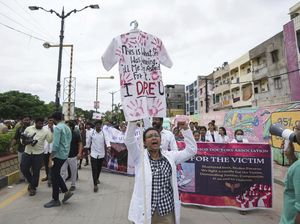 Aksi Protes Pemerkosaan-Pembunuhan Dokter Magang di India Makin Memanas Aksi Protes Pemerkosaan-Pembunuhan Dokter Magang di India Makin Memanas