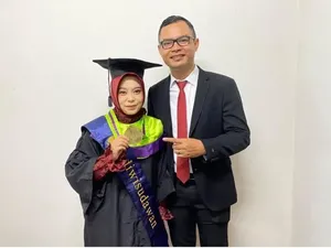 Kartika Lulus S3 Unesa dengan IPK 4 Meski Sibuk Jadi Dosen-Koordinator PAUD Kartika Lulus S3 Unesa dengan IPK 4 Meski Sibuk Jadi Dosen-Koordinator PAUD