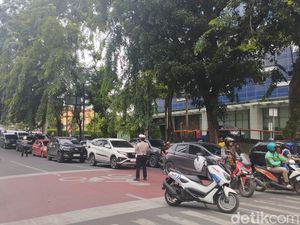 Mahasiswa Duduki Simpang Jalan Imam Bonjol-Perdana, Arus Lalu Lintas Macet