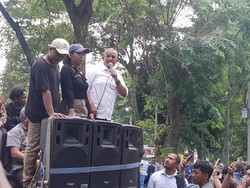 Temui Massa Aksi, Ketua DPRD Sumut Terima Tuntutan Pendemo