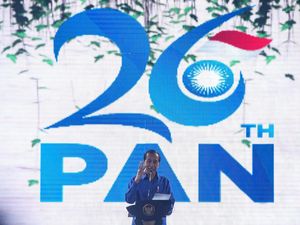 Foto Ketum PAN Zulhas Mejeng di Time Square AS, Jokowi: Saya Kagum