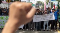 Mahasiswa di Palu Gelar Unjuk Rasa Kawal Putusan MK