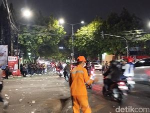 Demo Kawal Putusan MK di KPU Bubar, Lalin Normal Kembali Demo Kawal Putusan MK di KPU Bubar, Lalin Normal Kembali