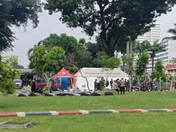 Penampakan Sisa-sisa Demo Tolak Revisi UU Pilkada di Gedung DPR
