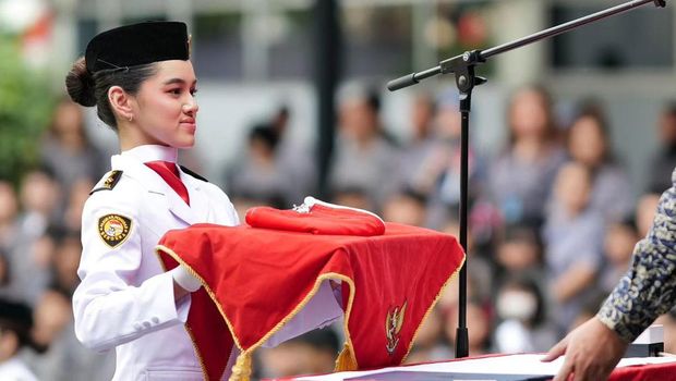 Parasnya Disorot, Ini Potret 2 Anak Rionaldo Stokhorst Jadi Paskibra