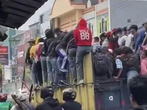 Polisi Amankan 15 Pelajar Depok Hendak Demo di DPR Polisi Amankan 15 Pelajar Depok Hendak Demo di DPR