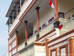 Bangunan Segaris di Malang Ternyata Rumah Berlantai 3