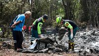 Penampakan Puing-puing Pesawat Jatuh di Hutan Thailand, 9 Orang Tewas