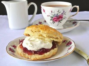 Peneliti Temukan Cara Terbaik Menikmati Kue Scone Saat Ngeteh Peneliti Temukan Cara Terbaik Menikmati Kue Scone Saat Ngeteh