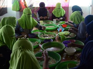 Melihat Pengolahan Rajungan Sebelum Diekspor ke Korea-Jepang Melihat Pengolahan Rajungan Sebelum Diekspor ke Korea-Jepang