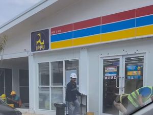 Geger Masuk Minimarket di IKN Harus Lepas Alas Kaki, Begini Ceritanya Geger Masuk Minimarket di IKN Harus Lepas Alas Kaki, Begini Ceritanya