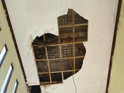 Plafon-Tembok RSUD Sondosia Bima Rusak Imbas Gempa M 5,3 Tambolaka