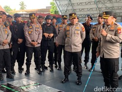 890 Personel Disiagakan Kawal Aksi Mahasiswa di Kantor DPRD Riau