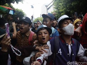 Pemprov DKI Bina Puluhan Pelajar yang Ikut Demo Revisi UU Pilkada Pemprov DKI Bina Puluhan Pelajar yang Ikut Demo Revisi UU Pilkada