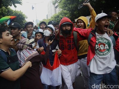 Potret Pelajar Ikut Aksi Kawal Putusan MK di KPU