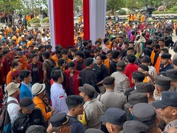 Giliran Ratusan Mahasiswa di Jambi Turun Demo Kawal Putusan MK