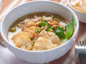 Resep Bubur Ayam Sukabumi, Lembut Gurih untuk Sarapan Resep Bubur Ayam Sukabumi, Lembut Gurih untuk Sarapan