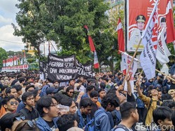Aksi Demo Kawal Putusan MK di DPRD NTB Ricuh, Massa-Polisi Saling Dorong