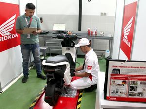 Saat Para Mekanik Adu Kemampuan Merawat Motor Listrik