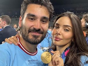 Potret Istri Ilkay Gundogan, Jadi Sorotan Saat Suami Balik ke Manchester City