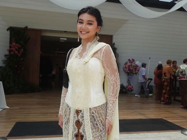 7 Potret Shalima Hakim, Putri Wanda Hamidah Ikut Aksi Tolak RUU Pilkada