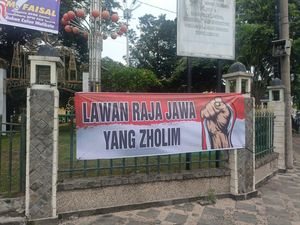 Spanduk Lawan Raja Jawa Muncul di Medan Spanduk Lawan Raja Jawa Muncul di Medan