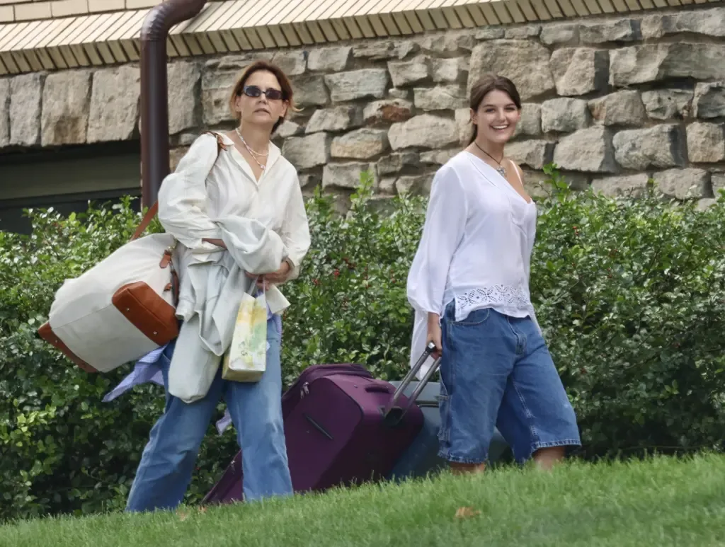 Momen Suri Cruise Pindahan