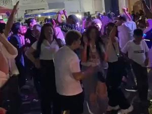 Viral Party di Halaman Masjid Agung Sengkang, Pengurus Beri Penjelasan Viral Party di Halaman Masjid Agung Sengkang, Pengurus Beri Penjelasan