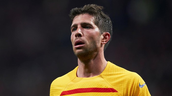 MADRID, SPAIN - MARCH 17: Sergi Roberto of FC Barcelona looks on during the LaLiga EA Sports match between Atletico Madrid and FC Barcelona at Civitas Metropolitano Stadium on March 17, 2024 in Madrid, Spain. (Photo by Mateo Villalba/Getty Images)