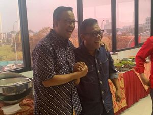 Salam Komando Anies-Masinton Jadi Sorotan di Kantor PDIP Jakarta Salam Komando Anies-Masinton Jadi Sorotan di Kantor PDIP Jakarta