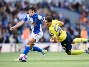 Blackburn Vs Oxford: Tanpa Marselino Ferdinan, The Yellow Tumbang 1-2 Blackburn Vs Oxford: Tanpa Marselino Ferdinan, The Yellow Tumbang 1-2