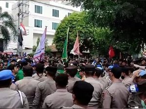 5 Mahasiswa Luka saat Demo Ricuh di Palu, 1 Korban Sobek di Telinga