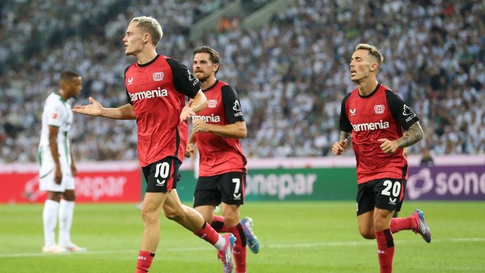 Mönchengladbach, Germany - August 23: Florian Wirtz of Bayer 04 Leverkusen celebrates after scoring his teams second goal with teammates during the Bundesliga match between Borussia Mönchengladbach and Bayer 04 Leverkusen at Stadium in Borussia-Park on August 23, 2024 in Mönchengladbach, Germany. (Photo by Oliver Kaelke/DeFodi Images via Getty Images)