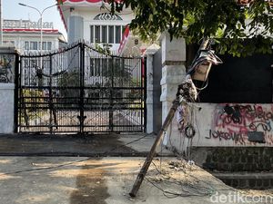 Tampilan Berbeda Gedung DPRD Jabar Usai Dikepung Massa Tampilan Berbeda Gedung DPRD Jabar Usai Dikepung Massa