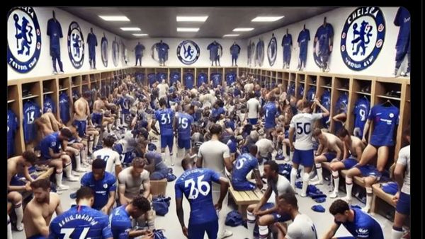 Meme Penampakan Ruang Ganti Chelsea... yang Ramai Sekali!