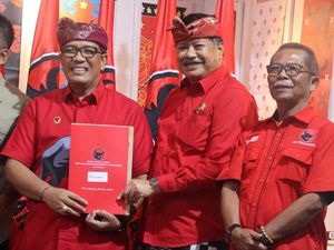 Edi Wirawan Terdepak, PDIP Usung Sanjaya-Dirga di Pilbup Tabanan Edi Wirawan Terdepak, PDIP Usung Sanjaya-Dirga di Pilbup Tabanan