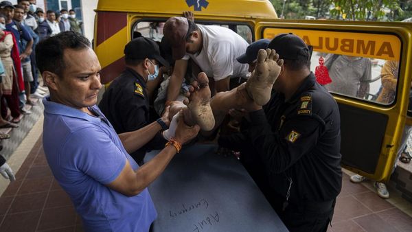 Penumpang Bus Jatuh ke Sungai di Nepal Dievakuasi