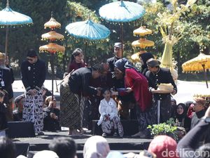 Dieng Culture Festival dan Permintaan Unik Anak Rambut Gimbal Dieng Culture Festival dan Permintaan Unik Anak Rambut Gimbal