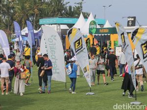 Runners Serbu Race Village Maybank Bali Marathon 2024 Runners Serbu Race Village Maybank Bali Marathon 2024