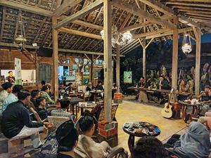 Gusdurian Banyuwangi Kritik Kemunduran Demokrasi Lewat Sarasehan Puisi Gusdurian Banyuwangi Kritik Kemunduran Demokrasi Lewat Sarasehan Puisi