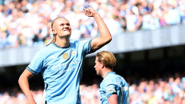 Soccer Football - Premier League - Manchester City v Ipswich Town - Etihad Stadium, Manchester, Britain - August 24, 2024 Manchester Citys Erling Haaland celebrates scoring their third goal Action Images via Reuters/Craig Brough EDITORIAL USE ONLY. NO USE WITH UNAUTHORIZED AUDIO, VIDEO, DATA, FIXTURE LISTS, CLUB/LEAGUE LOGOS OR LIVE SERVICES. ONLINE IN-MATCH USE LIMITED TO 120 IMAGES, NO VIDEO EMULATION. NO USE IN BETTING, GAMES OR SINGLE CLUB/LEAGUE/PLAYER PUBLICATIONS. PLEASE CONTACT YOUR ACCOUNT REPRESENTATIVE FOR FURTHER DETAILS..