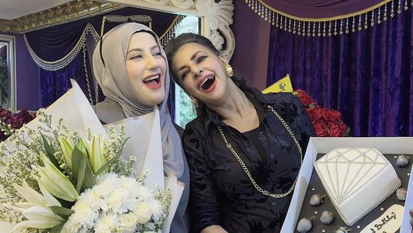 8 Foto Tasyi Athasyia Rayakan Ultah Ibunya, Beri Kejutan Tanpa Tasya Farasya