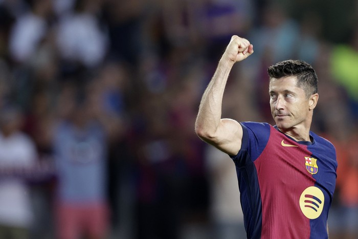2167417070 BARCELONA, SPAIN - AUGUST 24: Robert Lewandowski of FC Barcelona celebrates 2-1 during the LaLiga EA Sports match between FC Barcelona v Athletic de Bilbao at the Lluis Companys Olympic Stadium on August 24, 2024 in Barcelona Spain (Photo by Rico Brouwer/Soccrates/Getty Images)