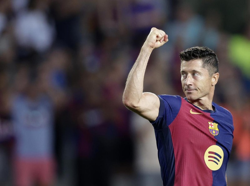 BARCELONA, SPAIN - AUGUST 24: Robert Lewandowski of FC Barcelona celebrates 2-1 during the LaLiga EA Sports  match between FC Barcelona v Athletic de Bilbao at the Lluis Companys Olympic Stadium on August 24, 2024 in Barcelona Spain (Photo by Rico Brouwer/Soccrates/Getty Images)