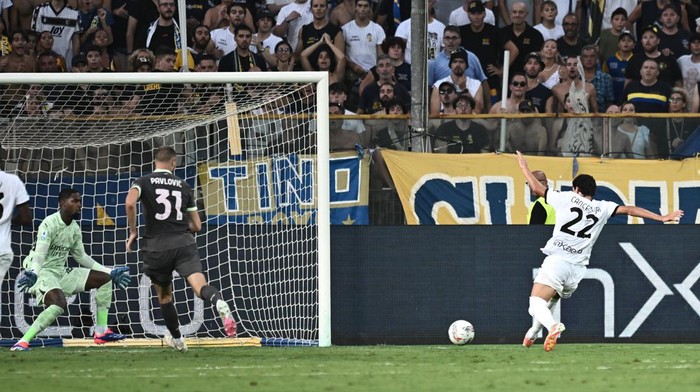PARMA, ITALY - AUGUST 24: Matteo Cancellieri of Parma scores goal during the Serie match between Parma and Milan at Stadio Ennio Tardini on August 24, 2024 in Parma, Italy. (Photo by Image Photo Agency/Getty Images)