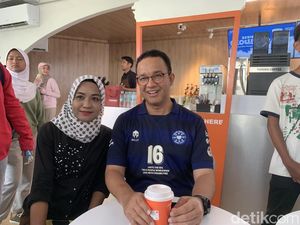 Anies Baswedan ke CFD Bundaran HI, Warga Ajak Foto Bareng dan Ngopi